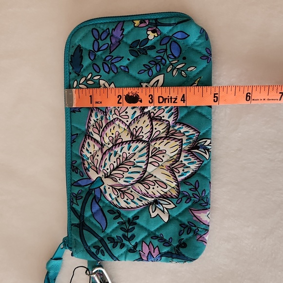 New Vera Bradley RFID Slim Wristlet - Picture 7 of 7